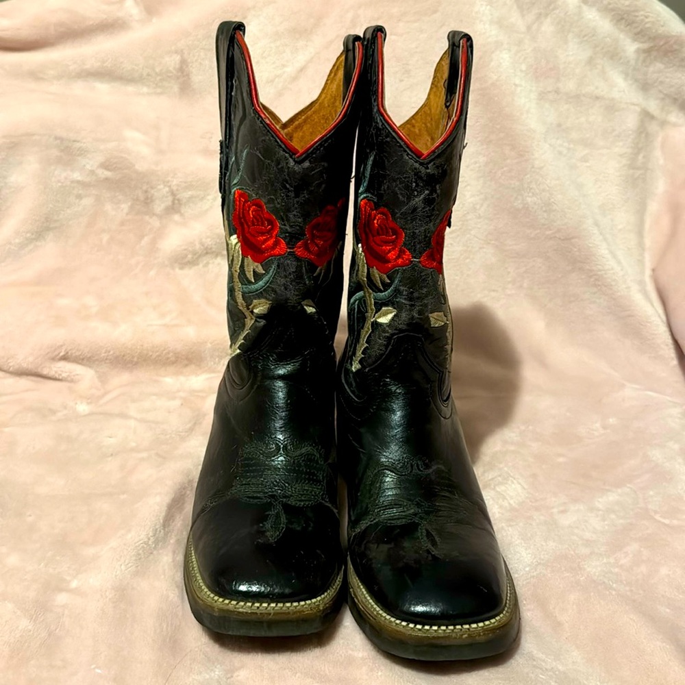 Western boots with red roses